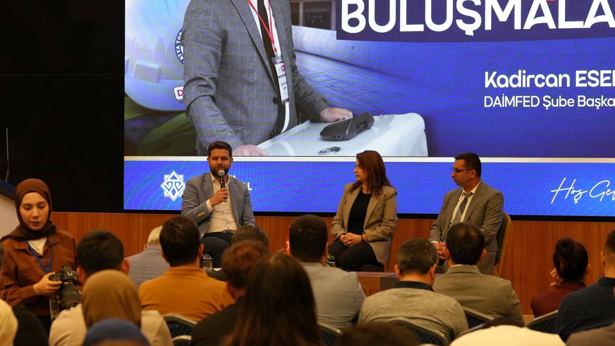 DAİMFED Malatya’dan Mühendis Adaylarına Baret ve Yelek Desteği