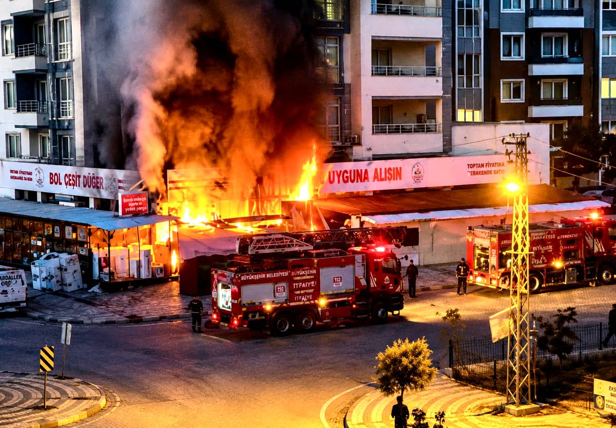 AVM’de Yangın: Büyük Çaplı Hasar Oluştu