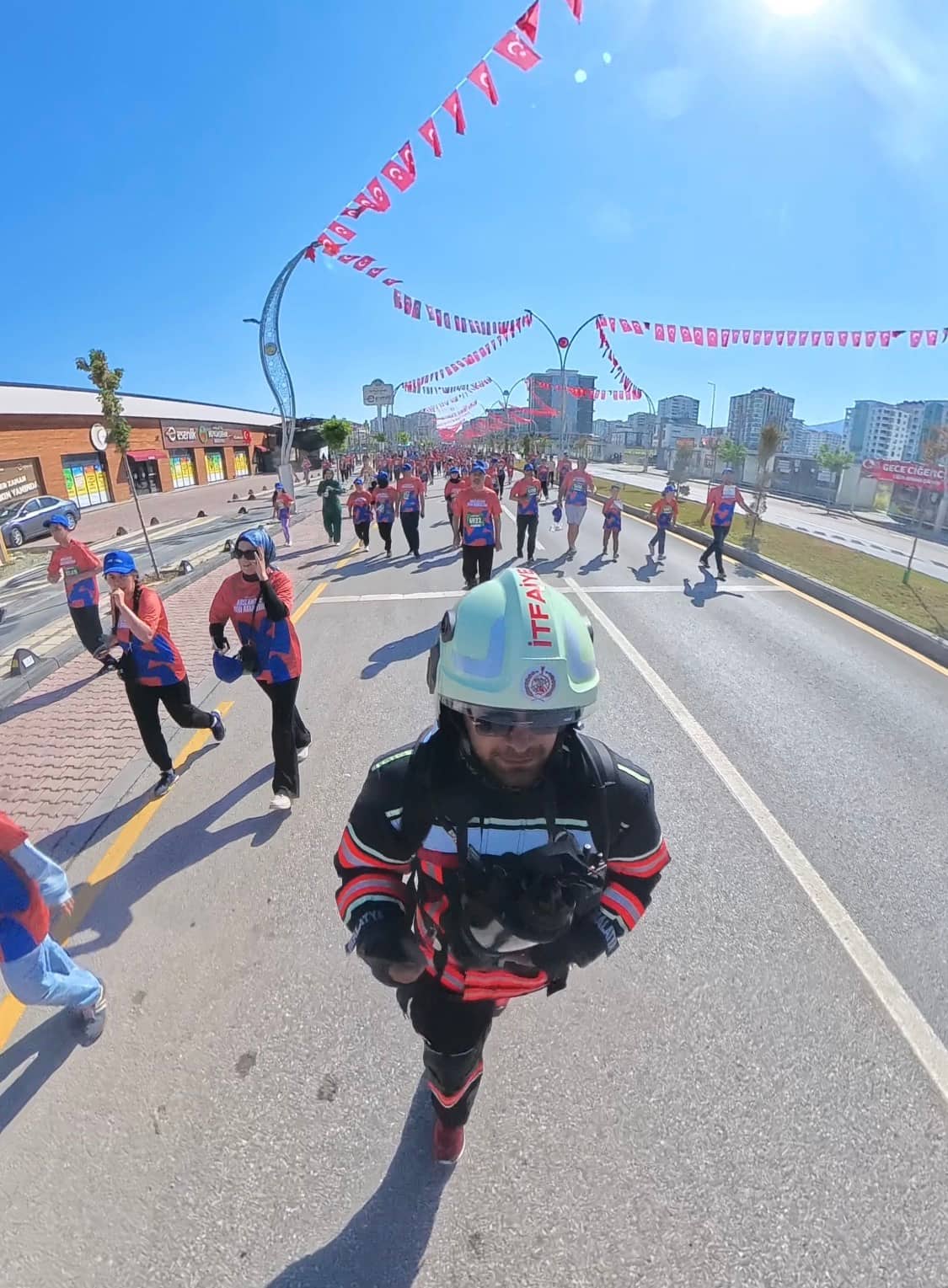 Maratonda İtfaiyeciden Anlamlı Farkındalık Koşusu