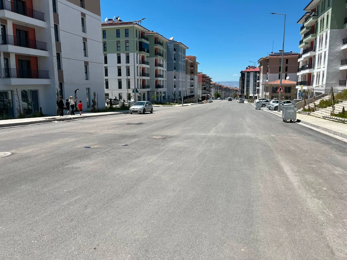 Yüklenici Firma Tarafından Yapılan Yolda Çökme: Tevfik Temelli Caddesi’nde Tepkiler Yükseliyor