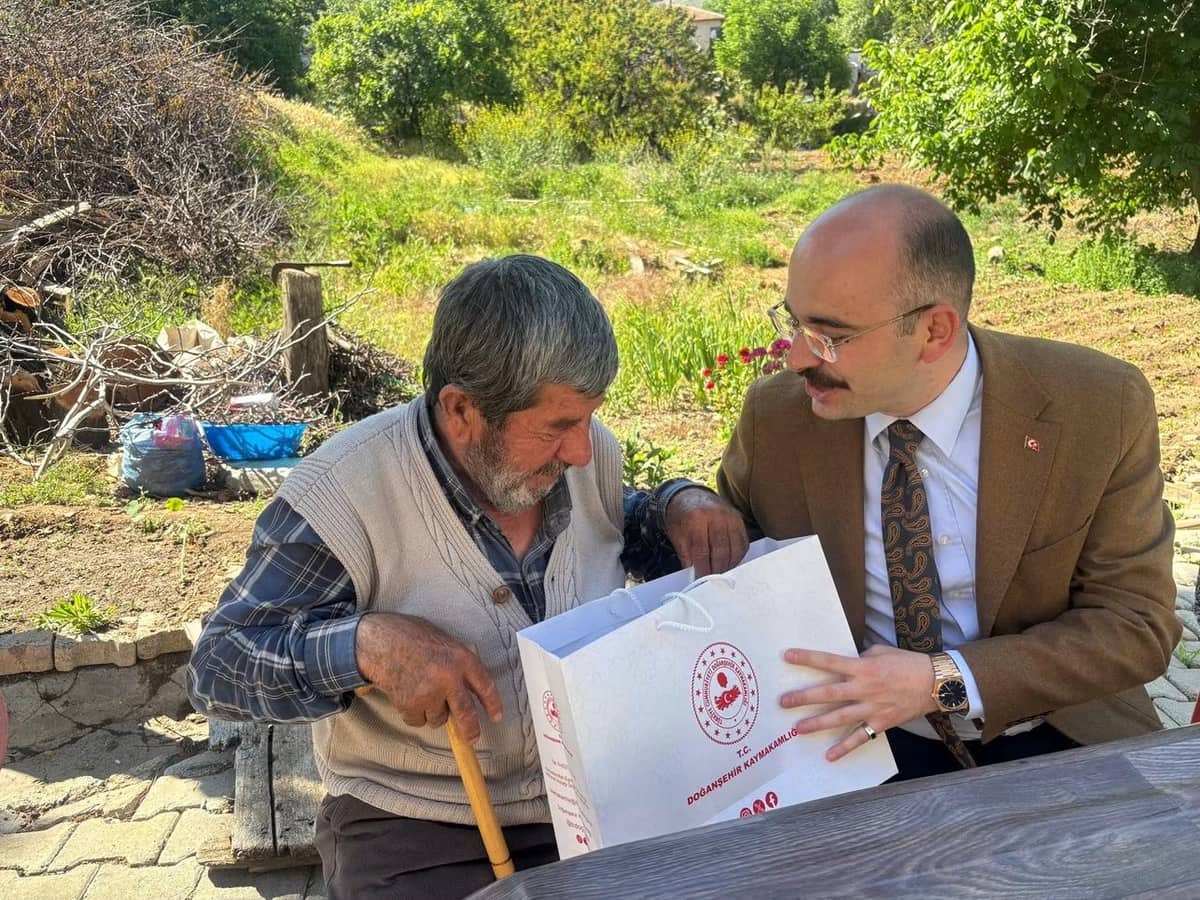 Kaymakam Sungur’dan Babalar Günü’nde Anlamlı Ziyaret