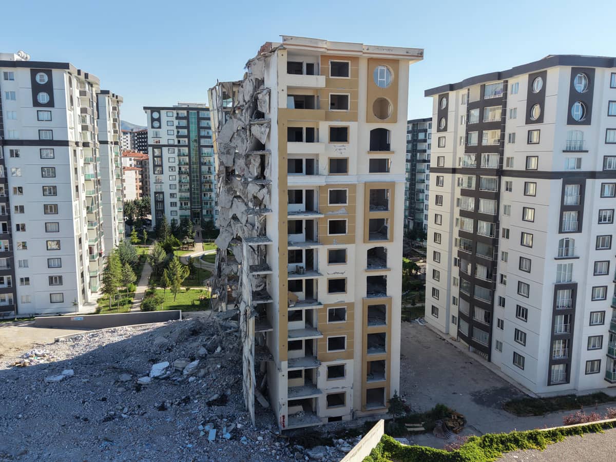 Şehristan’da İş Makineleri Zorlandı Çalışmalar Durdu