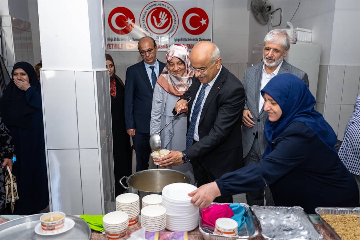 Yetimler Kervanı’nın Aşure Programında Birlik ve Dayanışma Mesajları