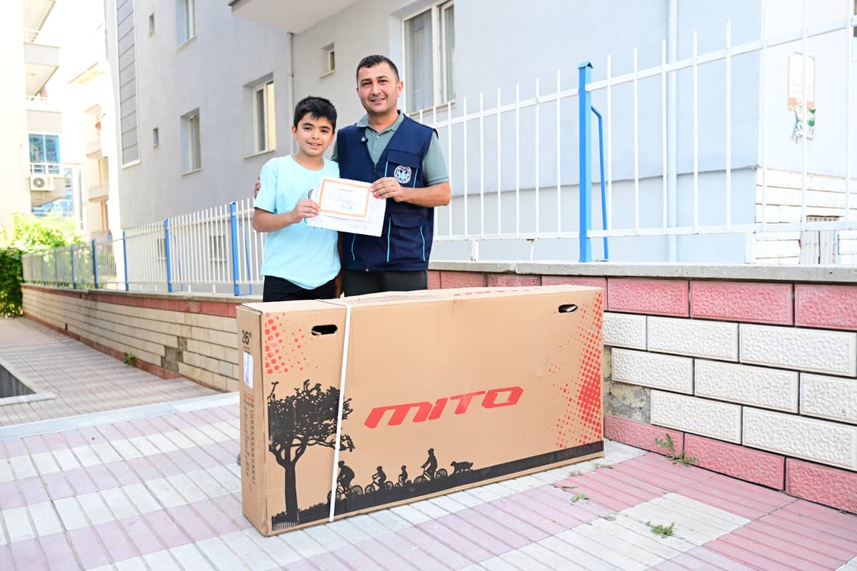 Başarılı Öğrencilere Karne Sürprizi