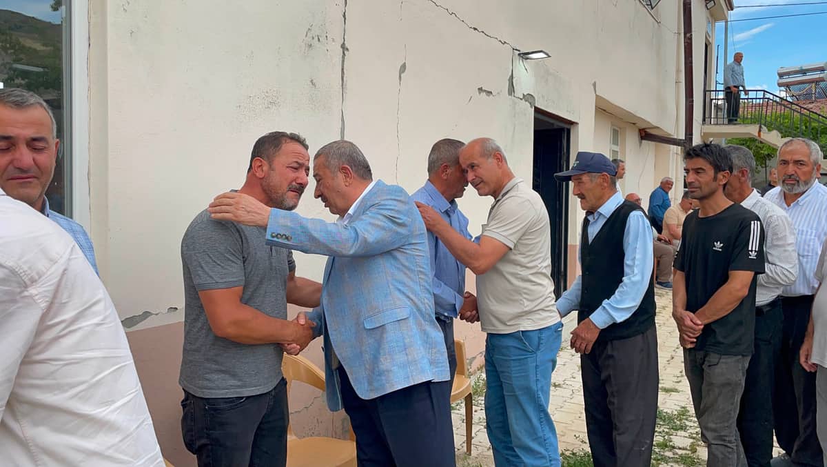 Anne, Baba ve Kızları Yan Yana Defnedildi