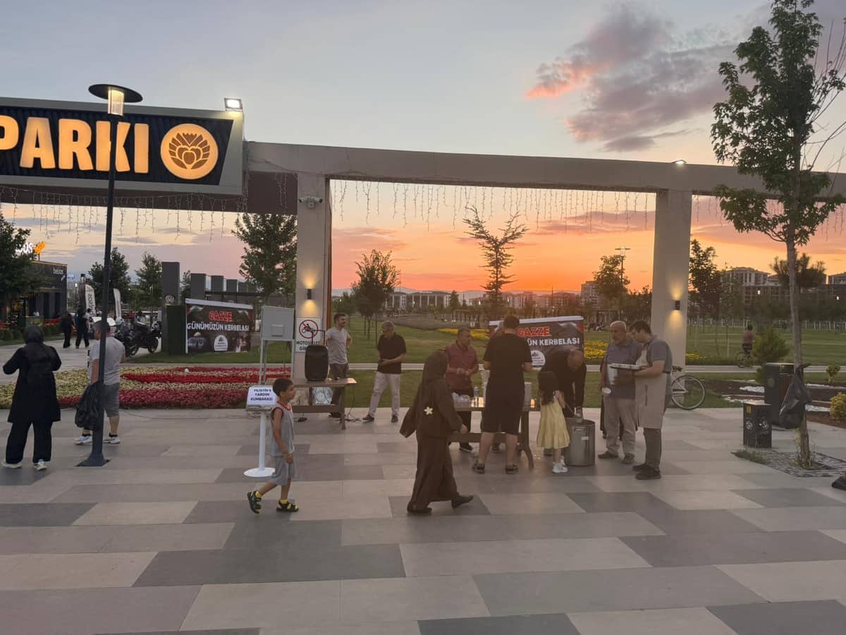 Malatya'da "Gazze Günümüzün Kerbelası" Sloganıyla Aşure İkramı
