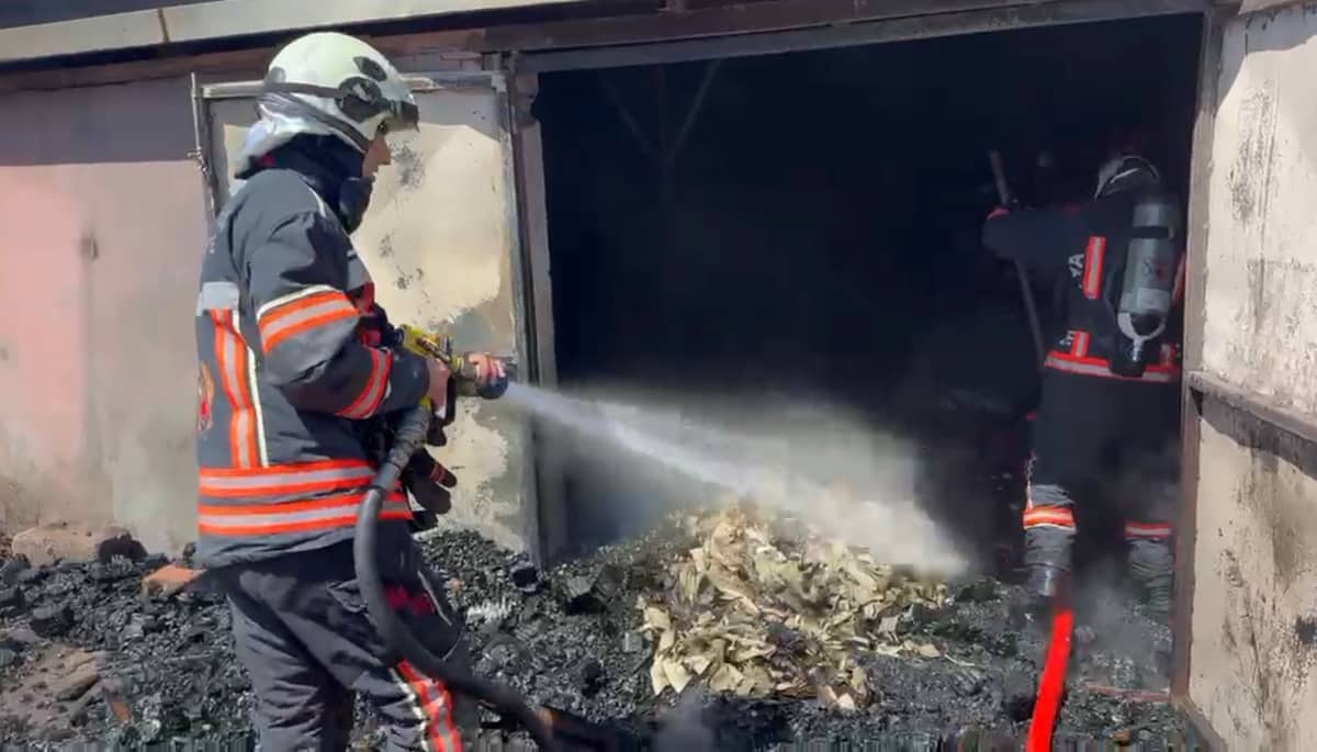 Malatya’da Fabrika Ve Odunlukta Yangın
