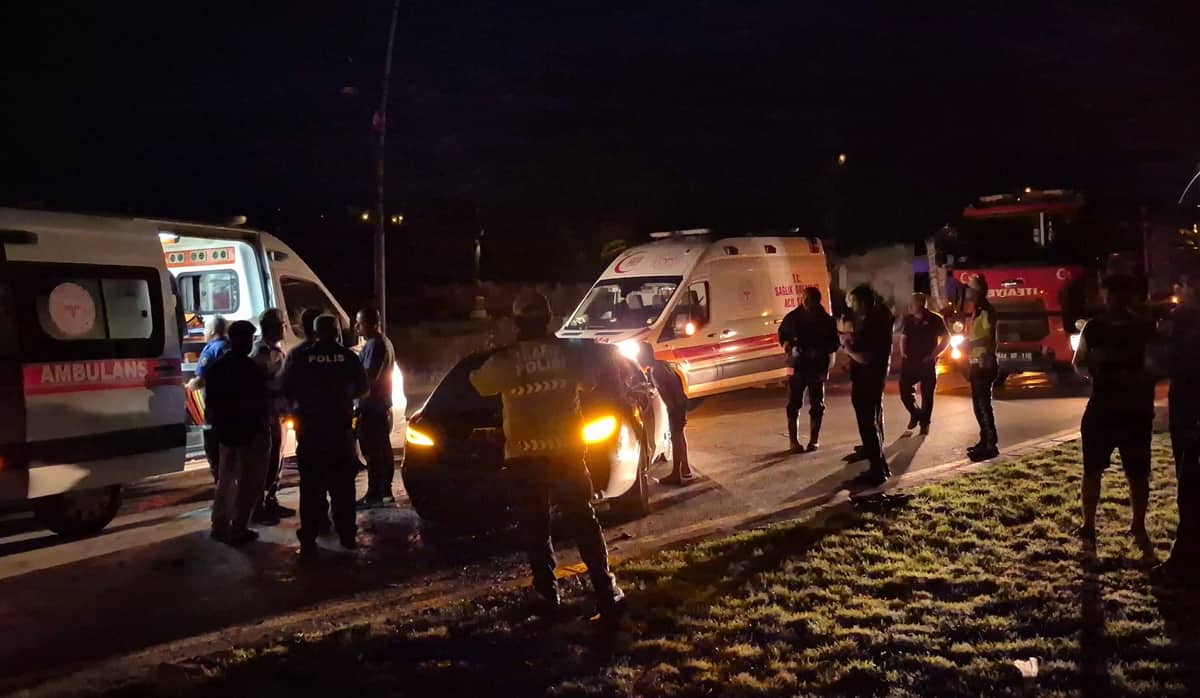 Virajı Alamayan Otomobil Karşı Şeride Geçti: 3 Yaralı