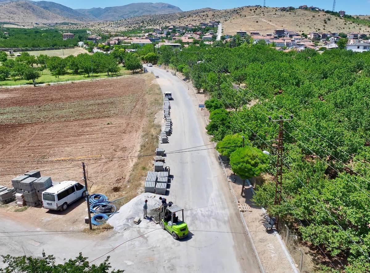 Başkan Geçit, "Yeşilyurt'un Her Köşesini İhya ve İmar Etmeye Devam Ediyoruz"