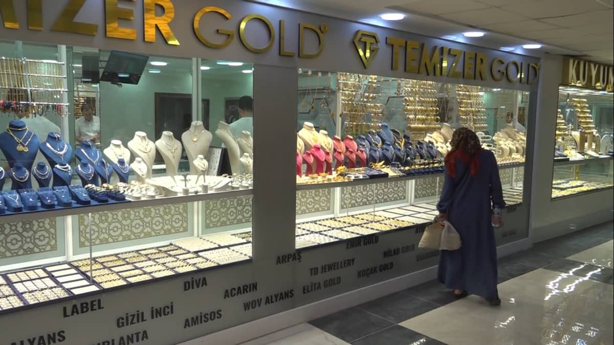 Altın fiyatlarındaki yükseliş evlenecek çiftleri zorluyor