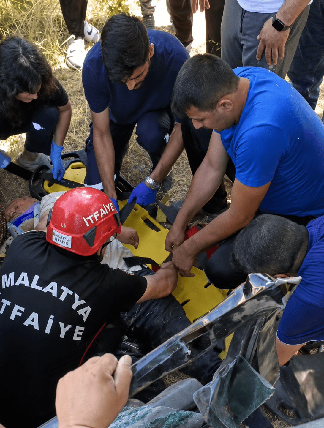 Otomobil Kayısı Bahçesine Uçtu: Sürücü Ağır Yaralandı