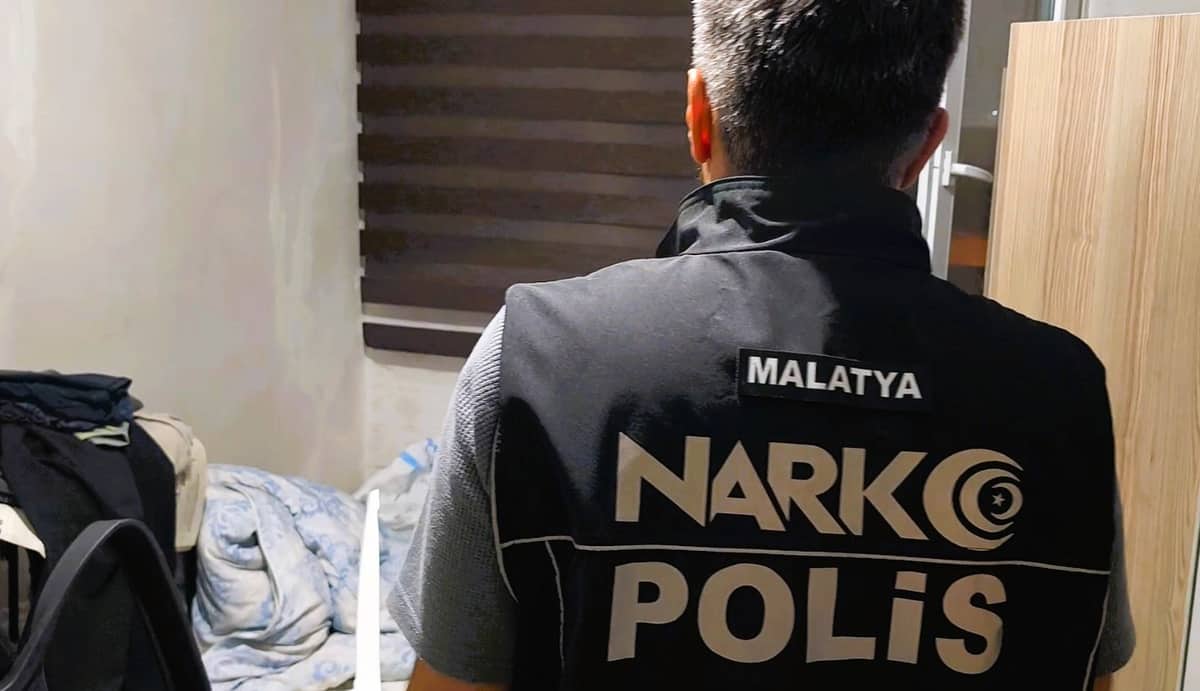 Malatya'da Sokak Satıcılarına Operasyon: 36 Bin 798 Sentetik Hap Ele Geçirildi
