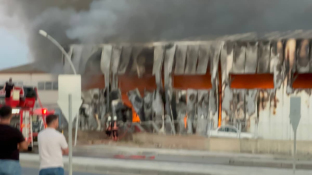 MOTAŞ Bakım Atölyesinde Yangın: 3 Otobüs Kullanılamaz Hale Geldi