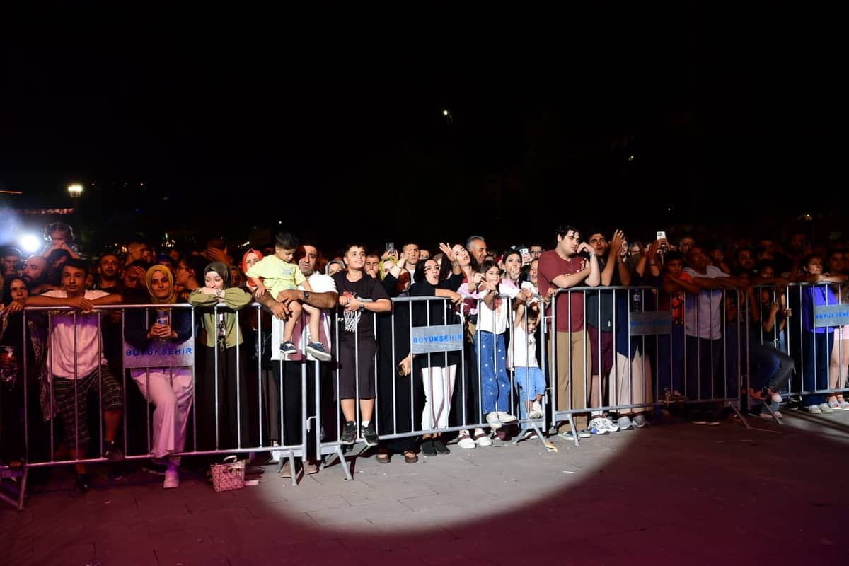 Ender Balkır Türküleriyle Kayısı Festivali’ne Damga Vurdu