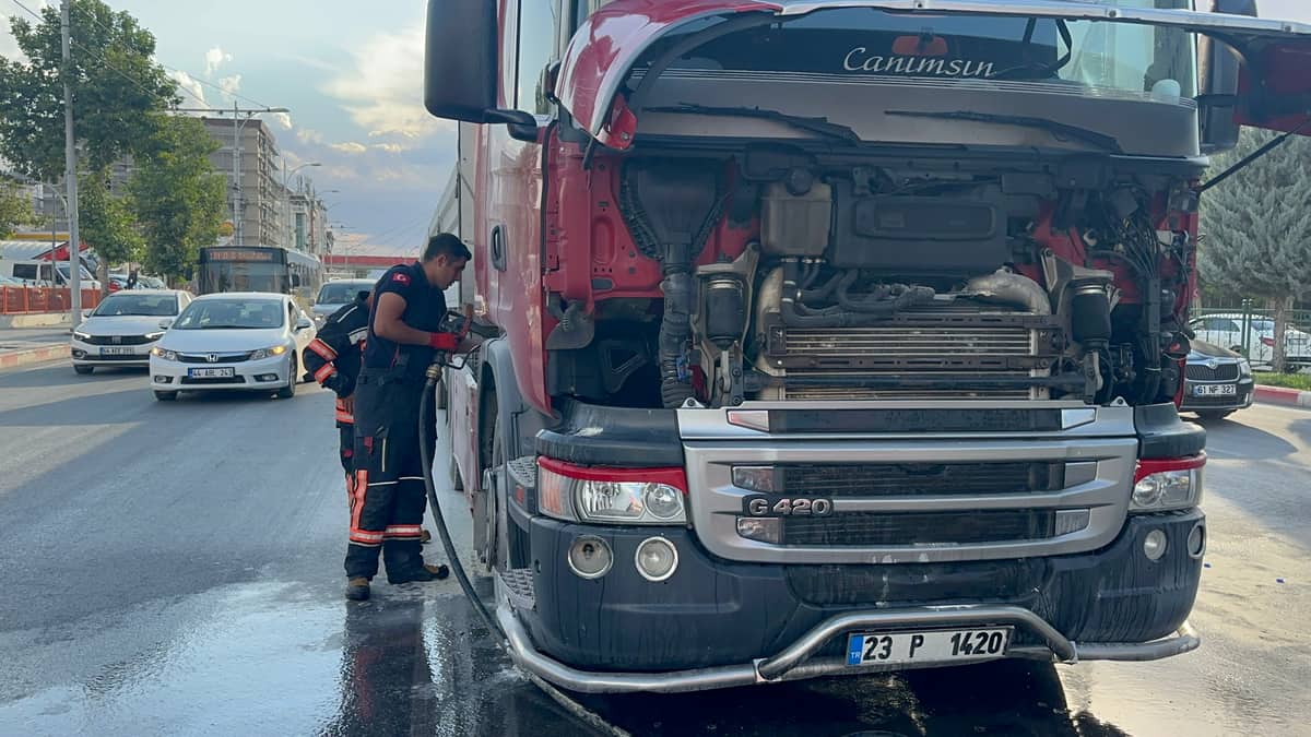 Çevreyolu’nda Seyir Halindeki Tırda Yangın