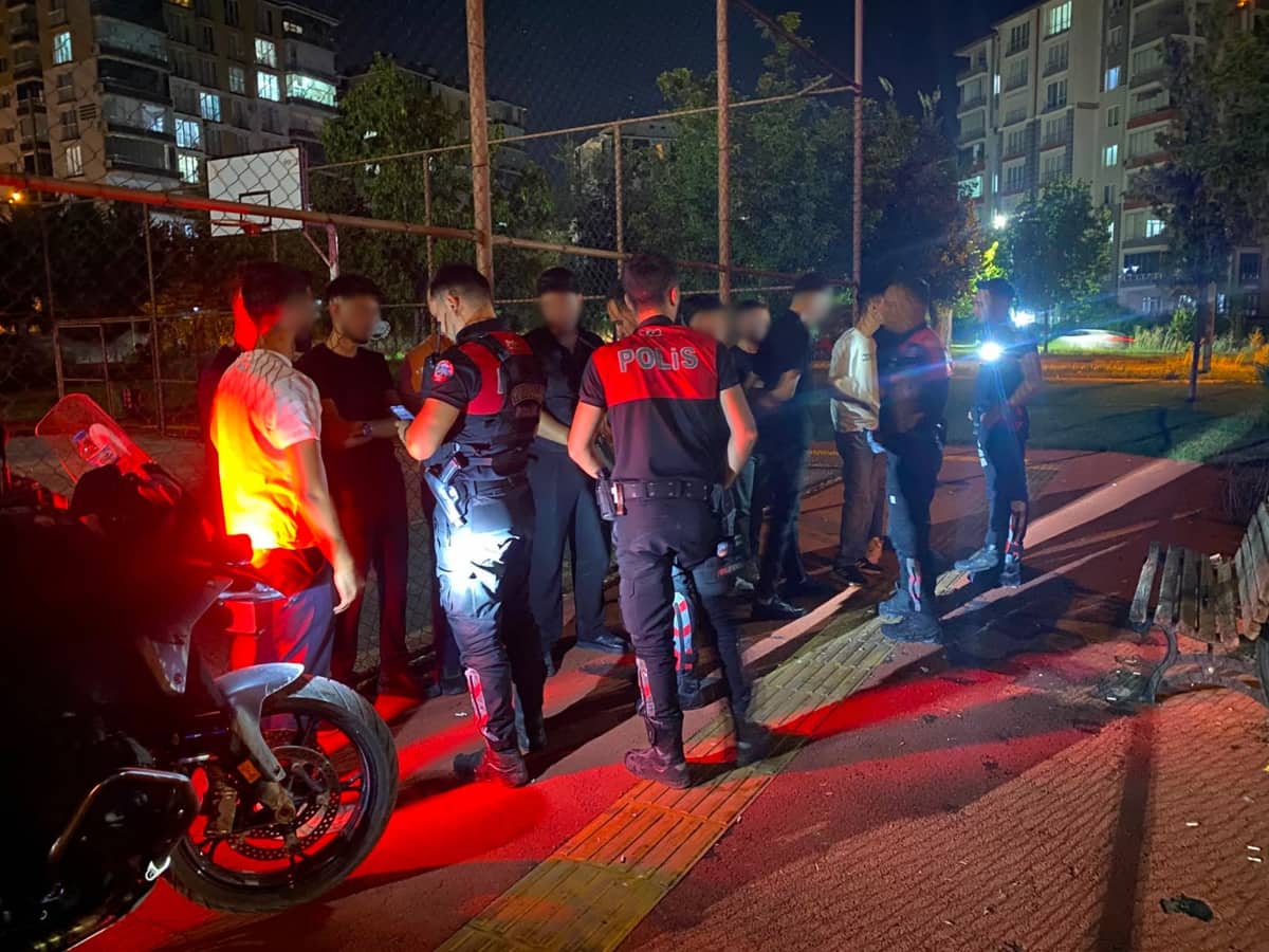 Malatya’da Park ve Bahçelerde Asayiş Uygulaması: 39 Kişi Denetlendi