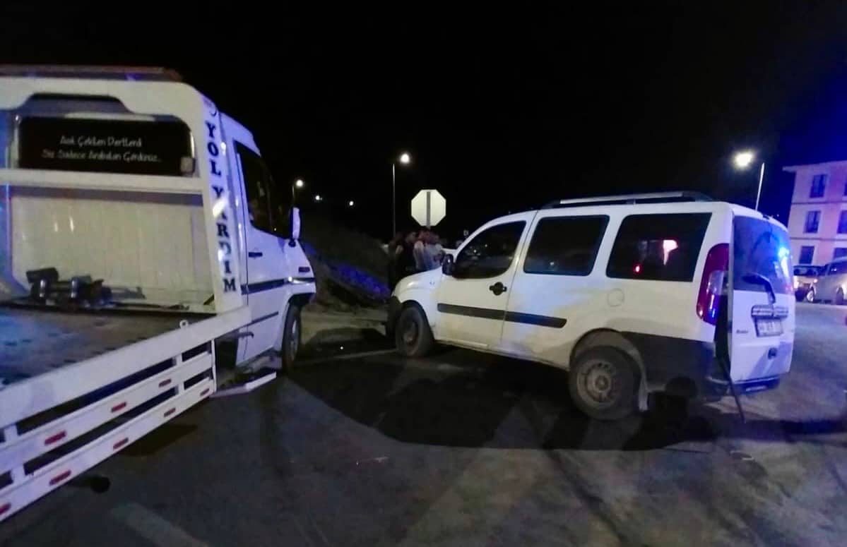 İkizce’de İki Araç Çarpıştı: 5 Yaralı