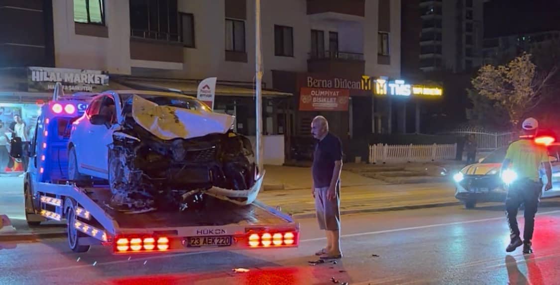 Malatya’da Pikap ile Otomobil Çarpıştı: 3 Yaralı