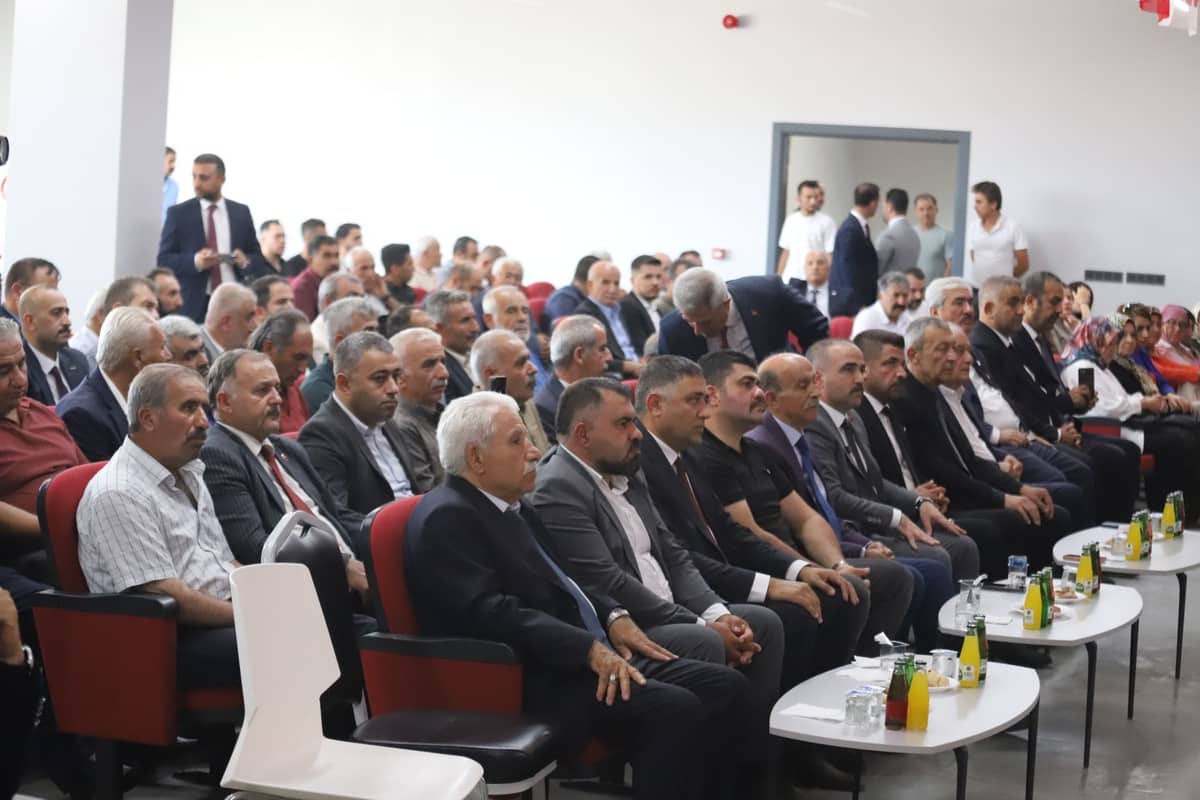 MHP Hekimhan’da Efendi Akyüz Yeniden Başkan Seçildi