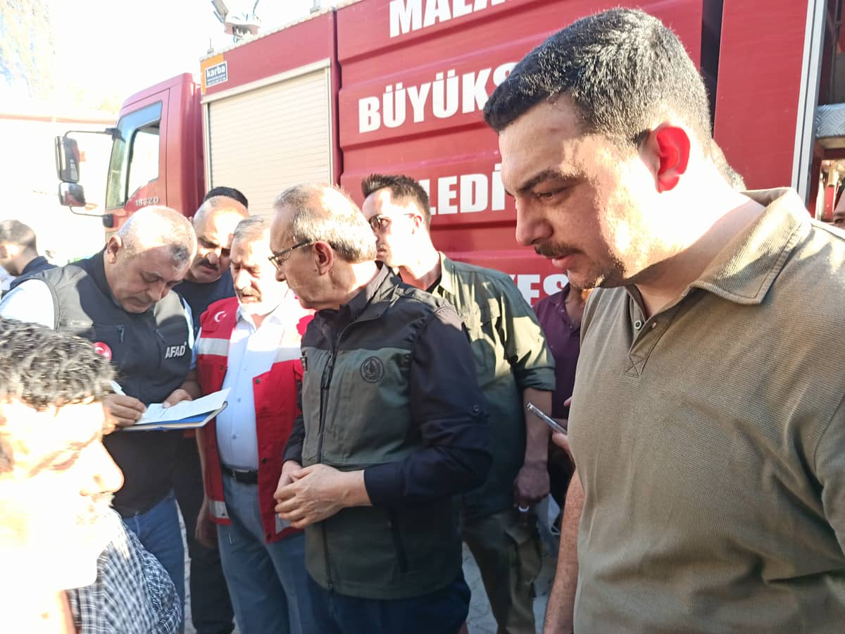 Darende'deki yangın kontrol altına alındı: 2 ahır yandı, 3 kişi dumandan etkilendi