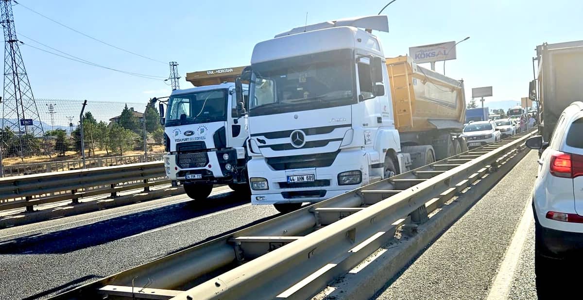 Beylerderesi Viyadüğü’nde 5 Araçlı Zincirleme Kaza: 1 Yaralı