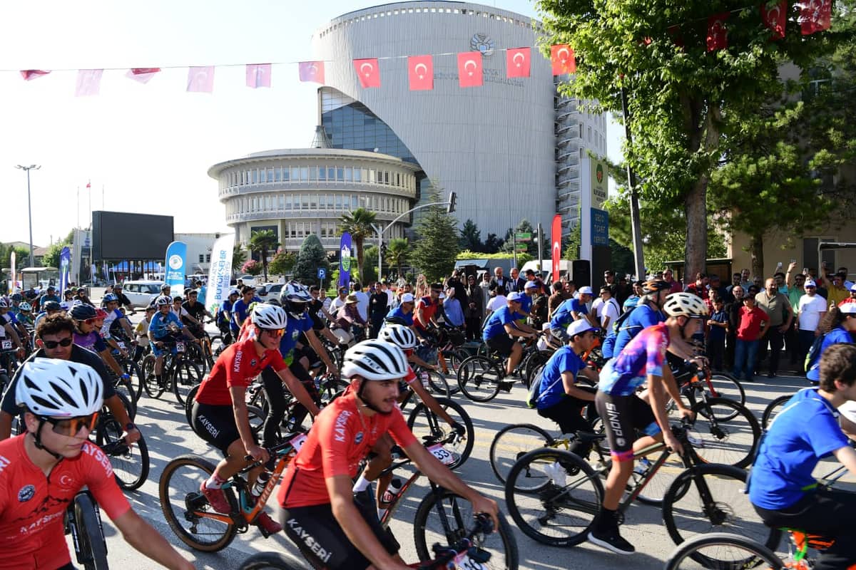 Malatya'da Uluslararası Beydağı Dağ Bisikleti Yarışı Kortejle Başladı
