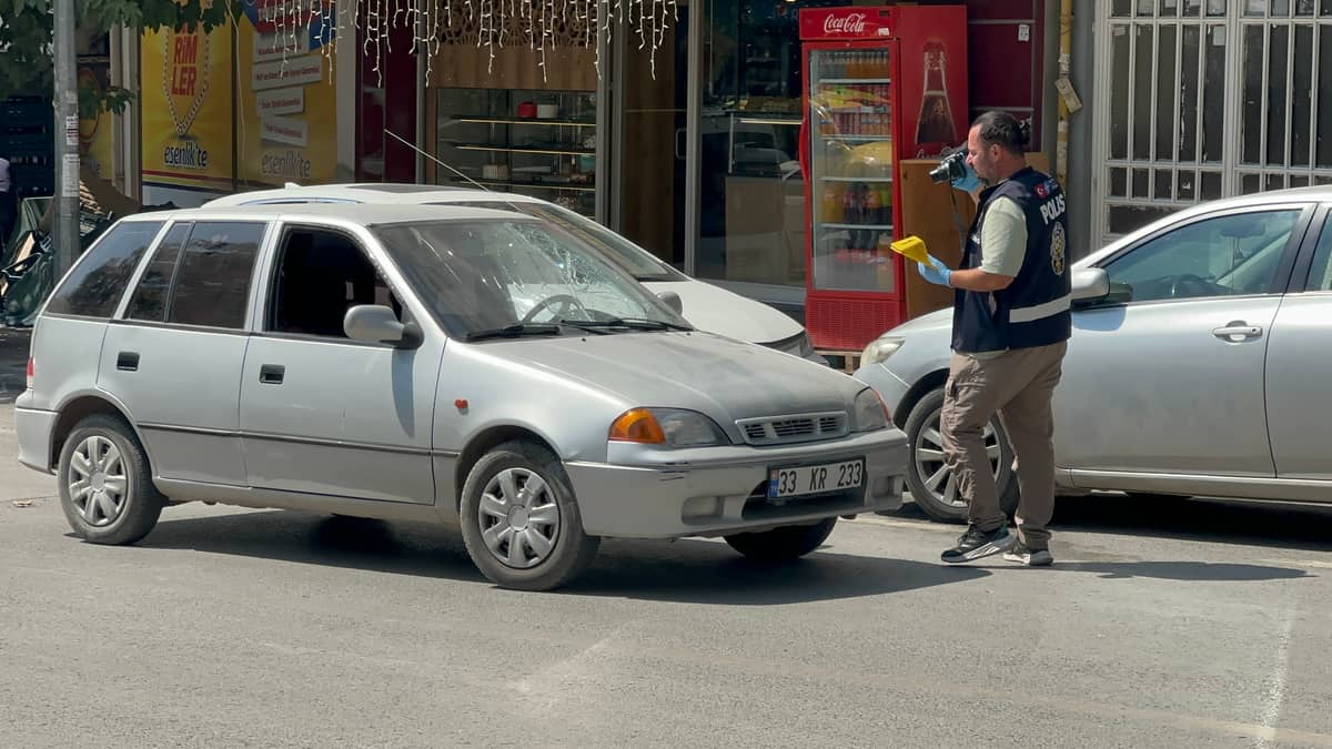 Yolun Karşısına Geçerken Otomobil Çarptı