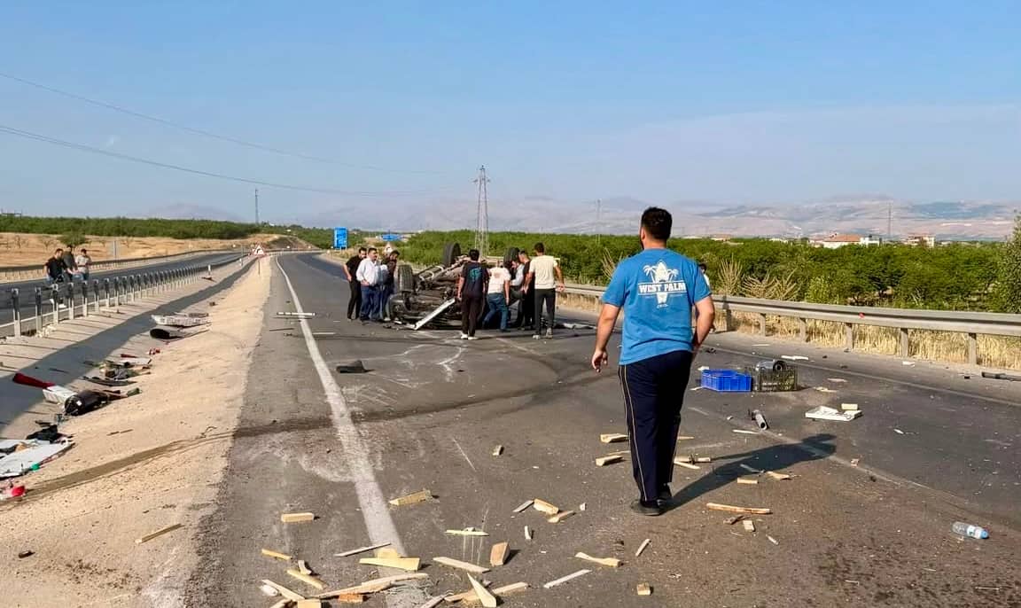 Kuzey Çevre Yolu’nda Otomobil Takla Attı: 2 Yaralı