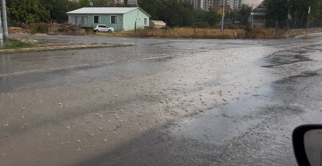 5 Dakikalık Fırtına Malatya’yı Altüst Etti