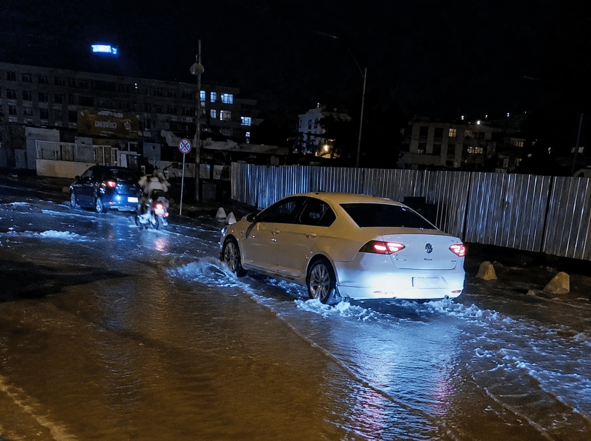 Sarıcıoğlu Caddesi Göle Döndü