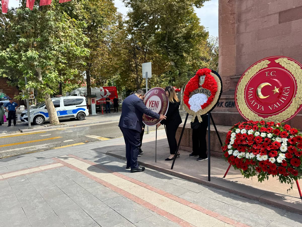 YENİ Parti’den 30 Ağustos’ta İlk Çelenk