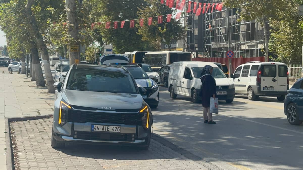 İnönü Caddesi’nde Kurye Kazada Yaralandı