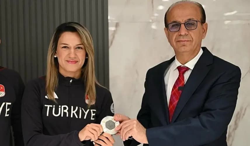 Milli Boksörlerimizi Kutladı Altın Madalya İçin Mücadele Edecekler