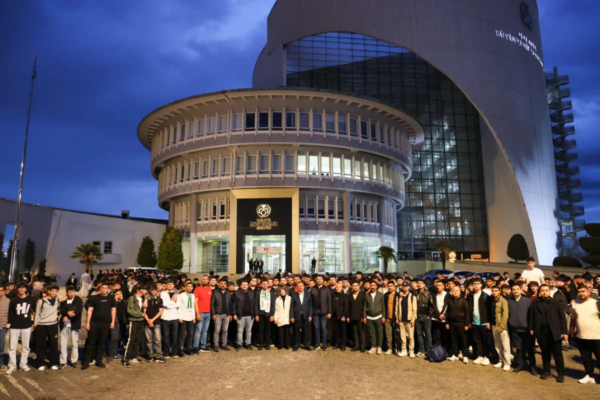 Kocaeli’de Gençlik Seli! Malatya’dan Rekor Katılım