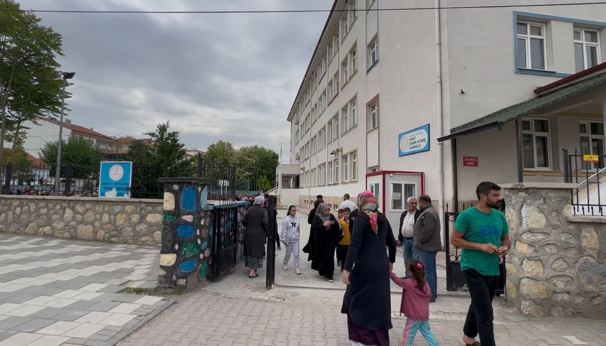 5.6’lık Deprem Malatya’yı Sokağa Döktü